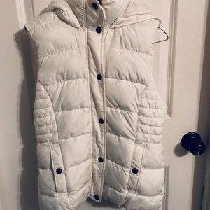 Abercrombie & Fitch white fuzzy hooded vest